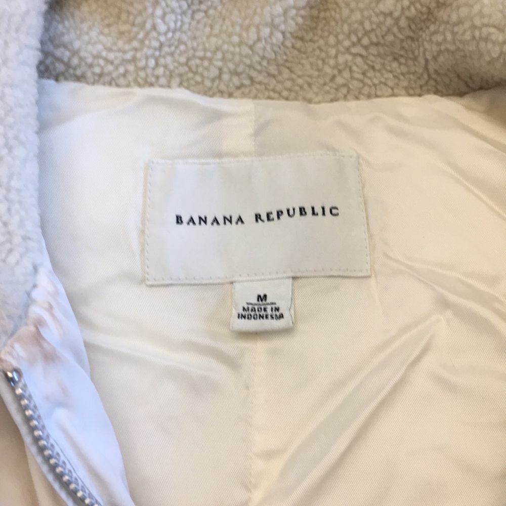 Off white Banana Republic vest, size medium. - Picture 3 of 4